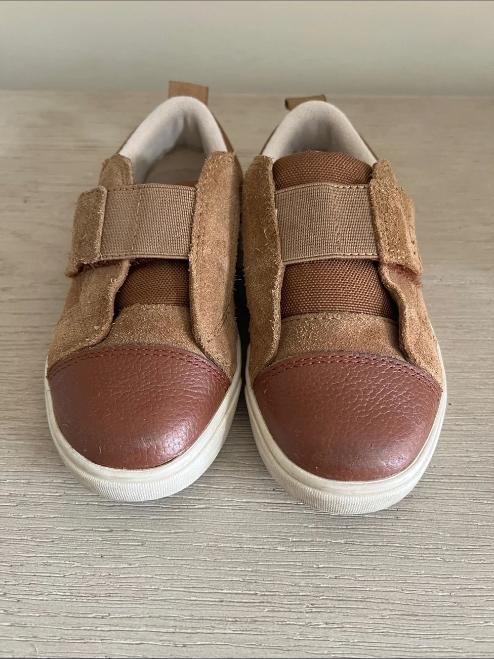 Ugg child Rennon low sneakers chestnut size 10